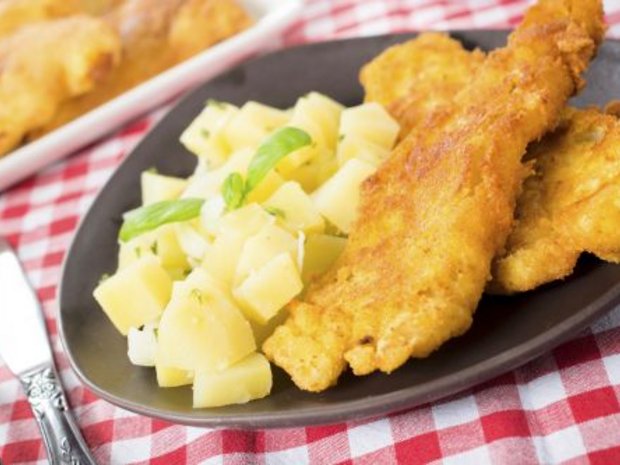 Carpa in pastella alla birra con insalata di patate