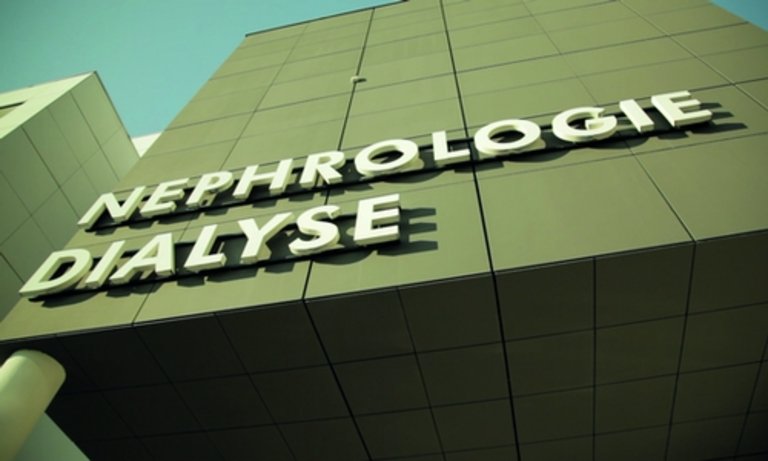Edificio della clinica per nefrologia/dialisi dall’esterno 
