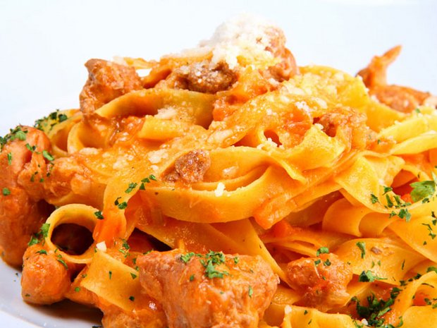 Pescatrice con salsa allo champagne e tagliatelle