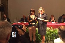 Ritiro premio da parte della dr.ssa Roberta d'Amato