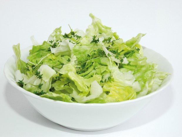 Insalata iceberg con vinaigrette al crescione