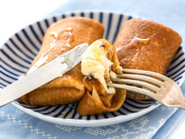 Pancake farciti con formaggio e miele