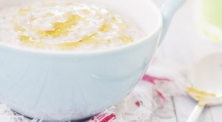 [Translate to Italy - Italian:] Breakfast porridge with yoghurt and honey